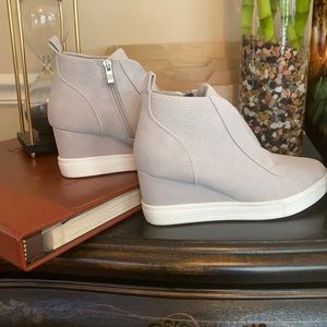 ✨CCOCCI Zoe Wedge✨